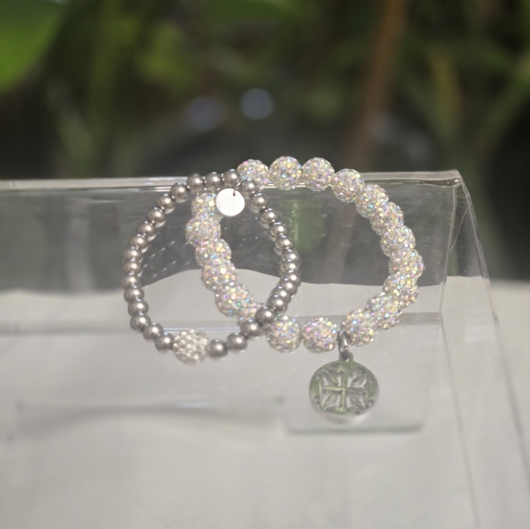 🖤3/$45🐝EMERSON PRISM GLOW WHITE EXTRA BEAD SILVER LOGO BRACELET CUFF SET - Picture 2 of 4